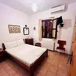 Thalassia Apartament *